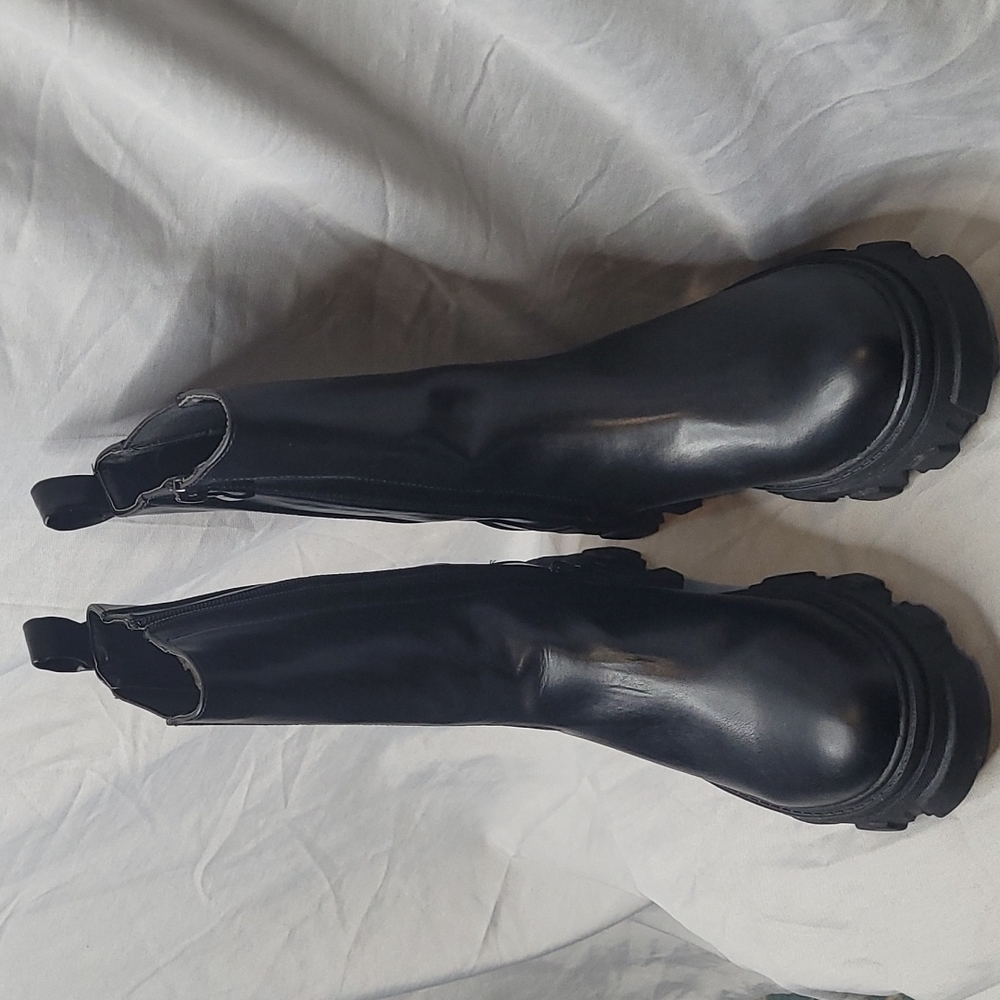 EGO Steele Chunky Heel Boots-Black Size US 9 Brand New never worn